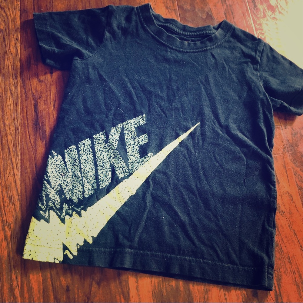 💙4 for 15!💙 boys Nike shirt